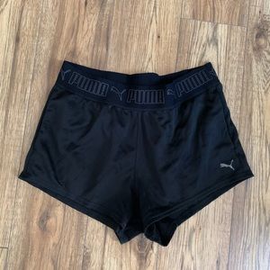 Puma athletic shorts with wide and elastic waist